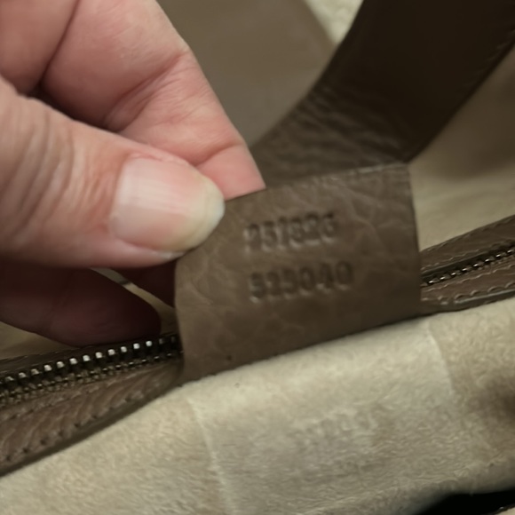 Brown leather Gucci bag suede inside zipper pocket 3 flat inside - Picture 6 of 6